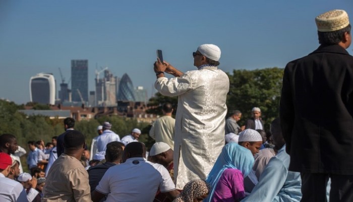 دعوة لتوفير بيئة مريحة للموظفين المسلمين في بريطانيا