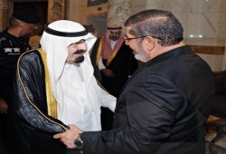 نشطاء يردون على كِذْبَة السفير السعودي السابق: "شفيق" أول من هنأ الرئيس مرسي"