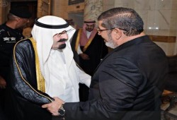 نشطاء يردون على كِذْبَة السفير السعودي السابق: "شفيق" أول من هنأ الرئيس مرسي"