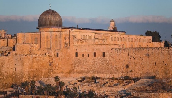 عشرات المستوطنين الصهاينة يقتحمون المسجد الأقصى