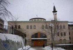 السويد.. برلماني يميني متطرف يسيء إلى الإسلام