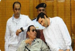 الاتحاد الأوروبي يرفع العقوبات عن عائلتي المخلوع وحبيب العادلي