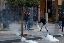 لبنان.. احتجاجات بعد تخطي الدولار الـ 12 ألف ليرة وتردي الأحوال المعيشية