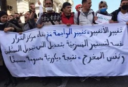 حراك قوى يقوده طلاب الجامعات بالجزائر يصل إلى البرلمان