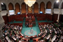 تونس.. أنصار الثورة المضادة يجددون الفوضى بالبرلمان