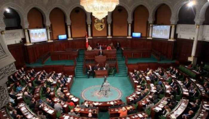 تونس.. أنصار الثورة المضادة يجددون الفوضى بالبرلمان