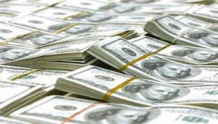 "ميدل إيست آي": اعتماد مصر على الاقتراض يدفعها إلى الهاوية