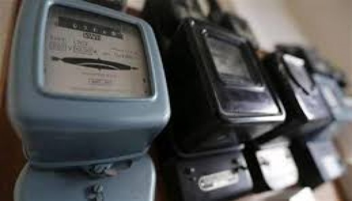 حكومة الانقلاب تسترد زيادة الرواتب برفع أسعار الكهرباء والبنزين