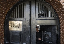 "شركاء في الانتهاك".. تقرير حقوقي يرصد غياب الإشراف على السجون المصرية