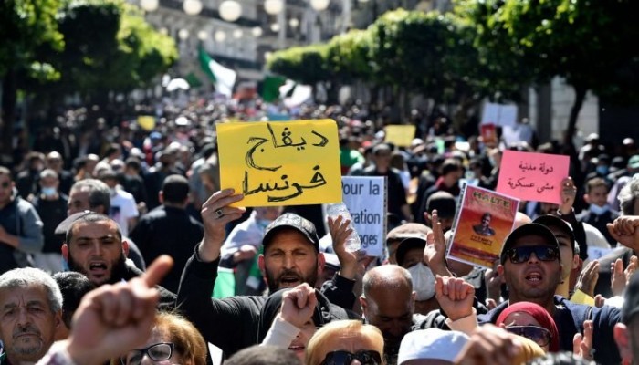 مظاهرات حاشدة في الجزائر تطالب بتغيير النظام