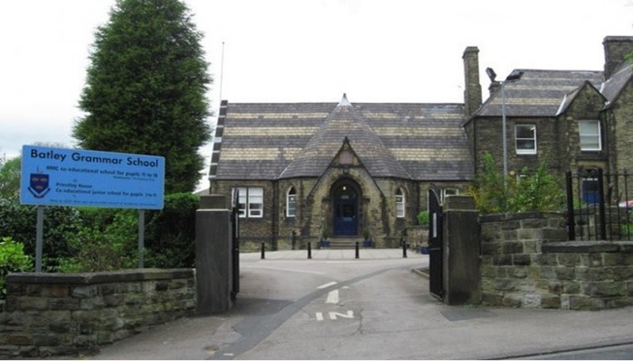 "ميدل إيست آي": الرسوم المسيئة هي المشكلة وليس احتجاج المسلمين