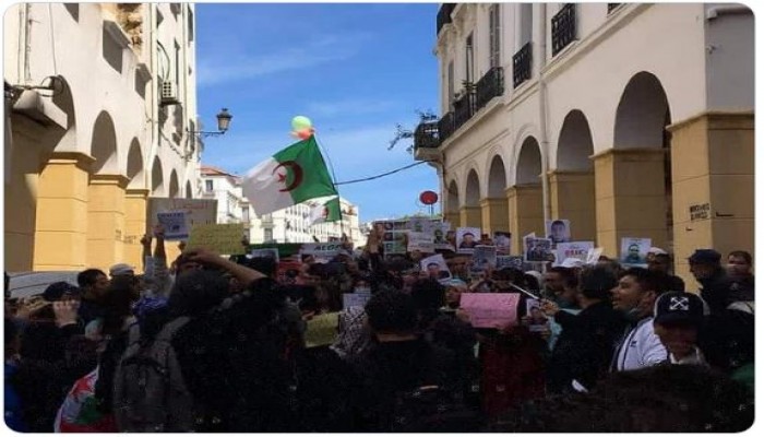 الجزائر.. مسيرة يقودها الطلاب في أول أيام رمضان