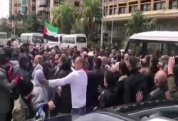 أمن سفارة السلطة بلبنان يعتدي على معتصمين من فلسطينيي سورية