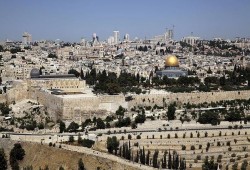 عشرات المستوطنين الصهاينة يقتحمون المسجد الأقصى