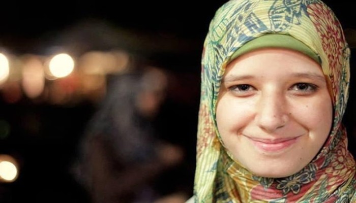 والدة الشهيدة أسماء البلتاجي تنشر صورتها في "رابعة" ردا على تزييف المذبحة