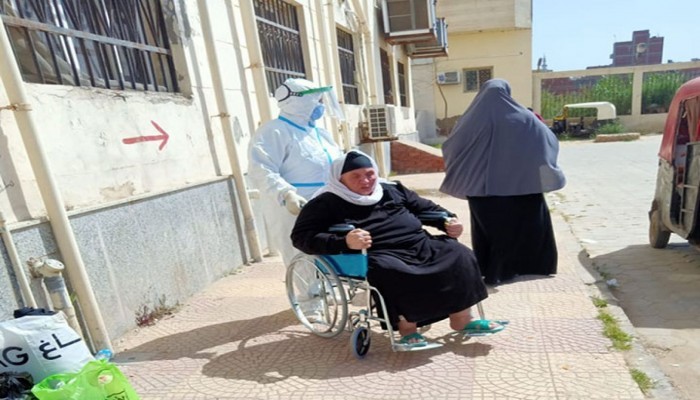 إصابات كورونا تزداد بشكل مرعب في مصر.. واستغاثات: أغلقوا البلاد