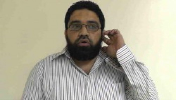 حملة على مواقع التواصل تطالب بالسماح للباحث المعتقل أبو البخاري بدفن والدته