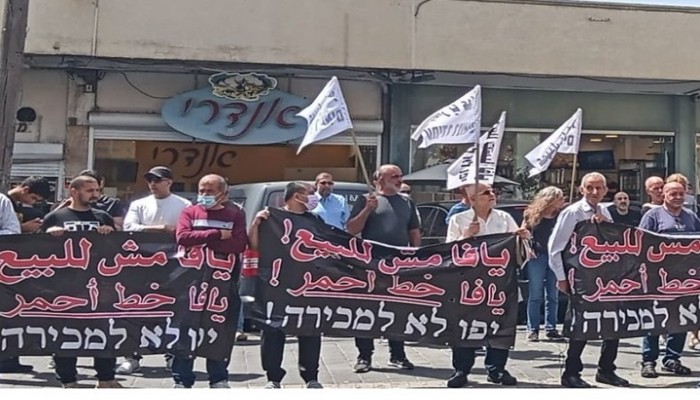 وقفة في يافا المحتلة تحذّر من تغيير ديموجرافي يستهدف العرب