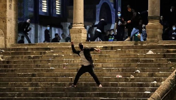 القدس المحتلة.. مواجهات مع الصهاينة واعتقال 3 فلسطينيين في باب العامود