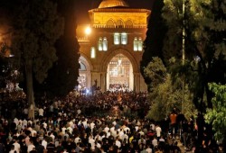 90 ألفا يحيون ليلة الـ27 من رمضان في الأقصى رغم قيود الاحتلال