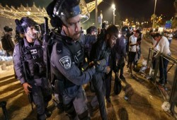 العدو الصهيوني يعلن إصابة 20 من جنوده بمواجهات الأقصى