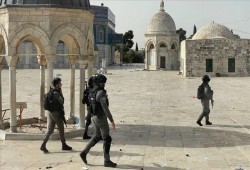 "حماس": ما يجري في المسجد الأقصى مجزرة حقيقية وجرائم حرب