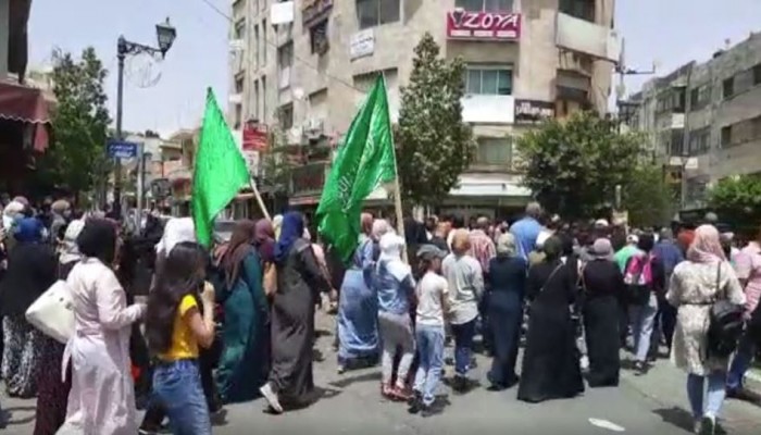 مسيرة وسط رام الله تهتف لكتائب القسام والضيف نصرة للقدس