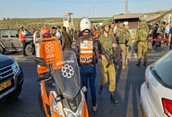 قوات الاحتلال الصهيوني تعدم شاباً فلسطينيا وتصيب آخر على حاجز زعترة