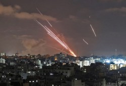 المقاومة الفلسطينية تقصف تل أبيب والقدس المحتلة وأسدود برشقات صاروخية
