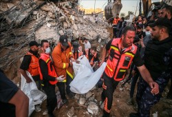 آلاف الإيطاليين ينددون باعتداءات الصهاينة على الفلسطينيين