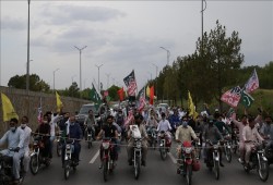 عشرات الآلاف يتظاهرون في باكستان ضد العدوان الصهيوني