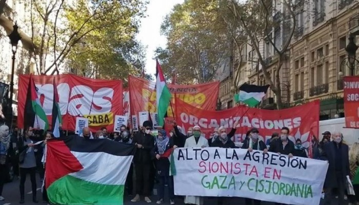 مظاهرة بالأرجنتين تندد بالعدوان الصهيوني على الشعب الفلسطينيي
