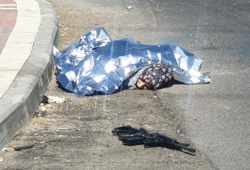 قوات الاحتلال الصهيوني تعدم فتاة فلسطينية في الخليل وتضع سلاحا بجانبها