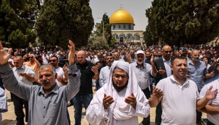 الاحتلال الصهيوني يعتدي على المصلّين بالمسجد الأقصى بعد صلاة الجمعة