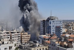 الاحتلال الصهيوني قصف 33 مؤسسة إعلامية وأصاب 170 صحفيًّا في غزة والضفة