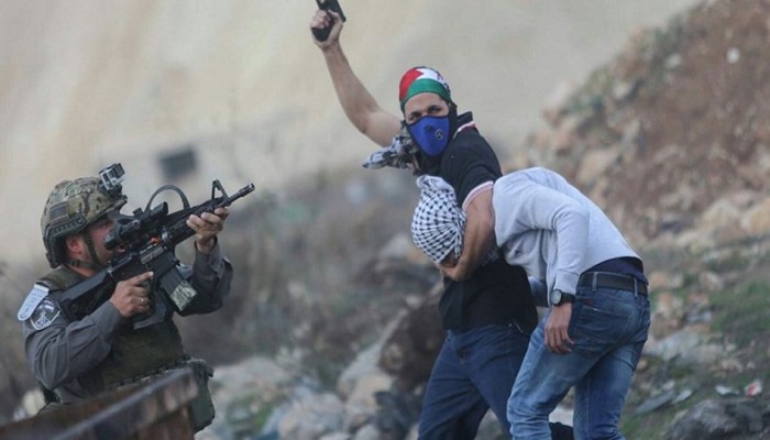 قوات صهيونية تختطف مواطنا فلسطينيا ونجله في برطعة جنوب جنين