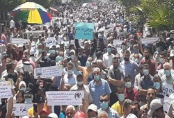 مظاهرة حاشدة في غزة تطالب برحيل مدير أونروا فورًا