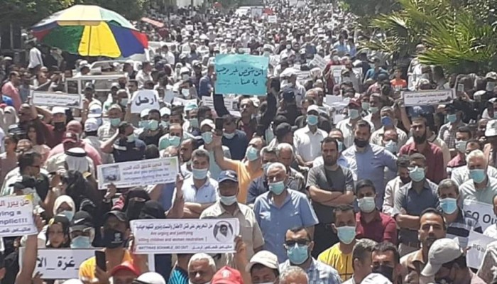 مظاهرة حاشدة في غزة تطالب برحيل مدير أونروا فورًا