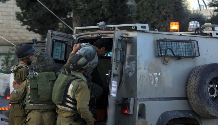 حملة اعتقالات واسعة بالضفة والقدس والداخل الفلسطيني المحتل