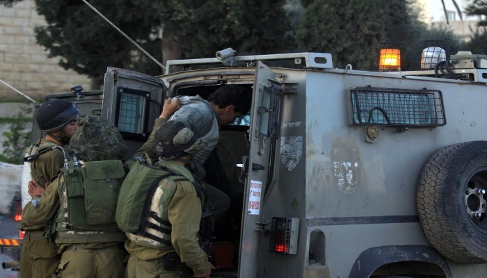 حملة اعتقالات واسعة بالضفة والقدس والداخل الفلسطيني المحتل