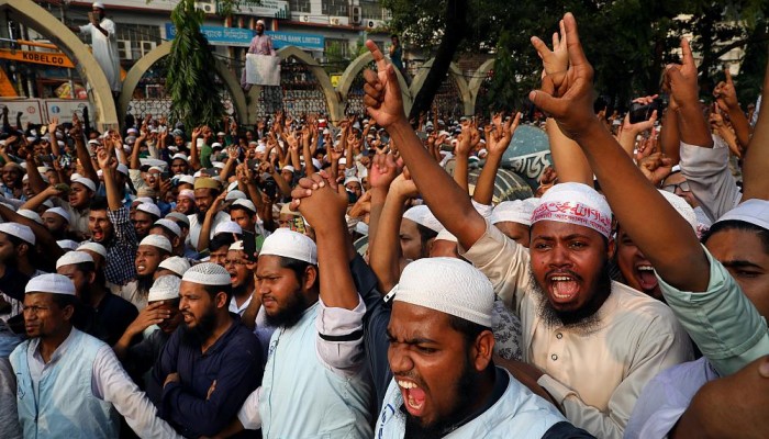 لاجئون من الروهينجا يتظاهرون احتجاجا على ظروف معيشتهم في بنجلاديش