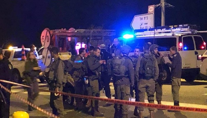 مقاومون فلسطينيون يستهدفون مركبة لمستوطنين صهاينة شرقي نابلس