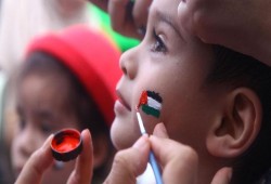 الاحتلال يعتقل طفلة من "الشيخ جراح" بتهمة رسم علم فلسطين