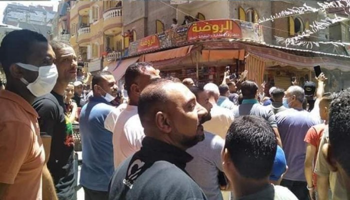 نيابة الانقلاب تحبس العشرات من أهالي "عزبة نادي الصيد" 15 يوما بتهمة التظاهر!