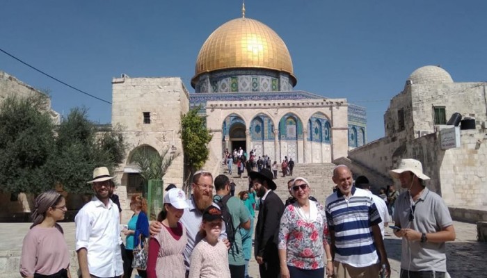 عشرات المستوطنين الصهاينة يقتحمون الأقصى