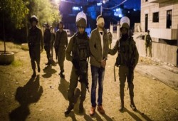 الاحتلال يشن حملة اعتقالات في الضفة والقدس تطال قيادات وأسرى محررين