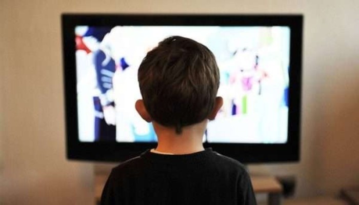 إلى أي مدى يتأثر أبناؤنا بالقنوات الفضائية؟