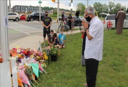 الكنديون يتدفقون على مكان مقتل العائلة المسلمة