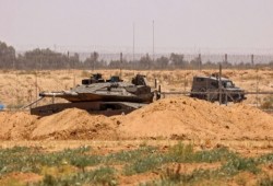 جيش الاحتلال الصهيوني يطلق النار باتجاه شبان جنوبي غزة