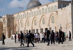 عشرات المستوطنين يقتحمون المسجد الأقصى مجددا